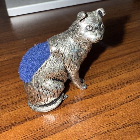 Pewter Miniature Sitting Cat Pin Cushion Vintage 1994  Made In England Sewing - Picture 1 of 5